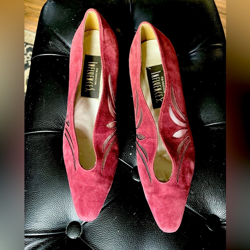 Classy suede leather heels with beautiful side cutouts/Nordstrom sz 7.5 W